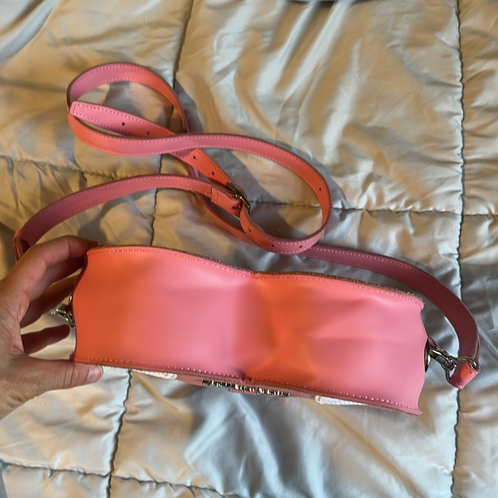 Dr Martens Pink Heart-Shaped Women's Bag - Picture 7 of 16